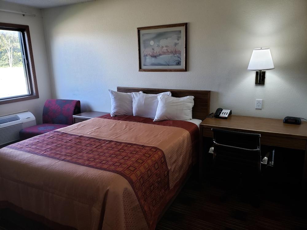 Americas Best Value Inn & Suites Harrisonville photo 71