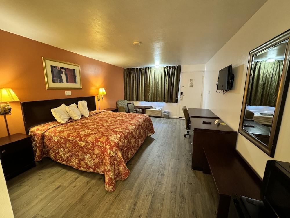 Inn Towne Motel photo 10