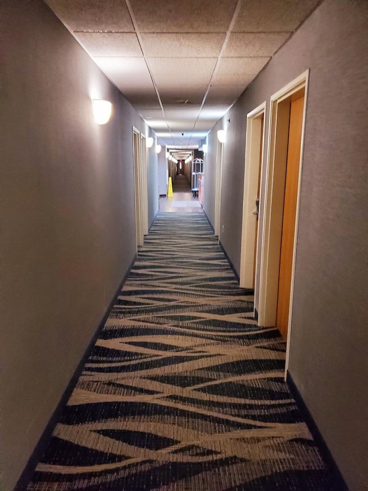 Americas Best Value Inn & Suites Racine photo 42