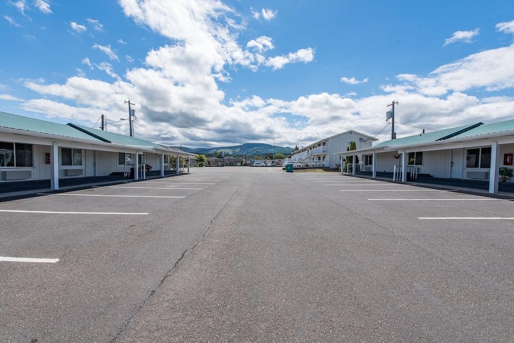 Sundowner Motel photo 3