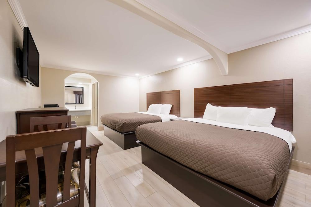 Americas Best Value Inn Houston Heights at I-45 photo 39
