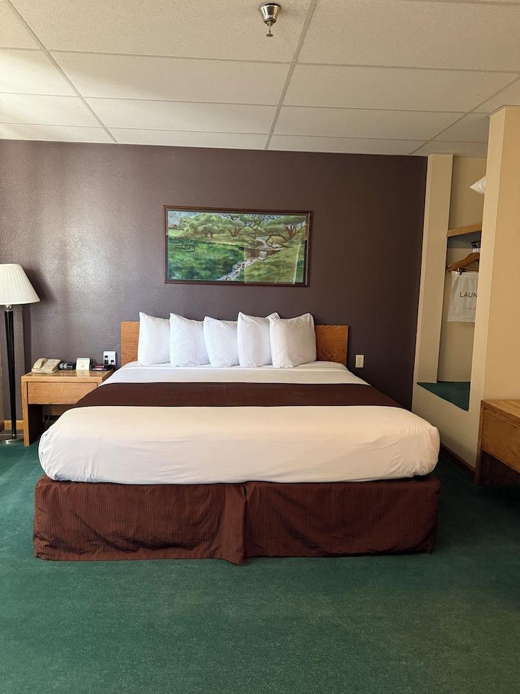 Americas Best Value Inn Torrington photo 7