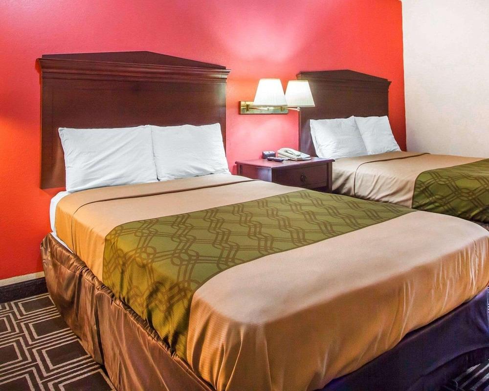 Econo Lodge Lanett photo 3