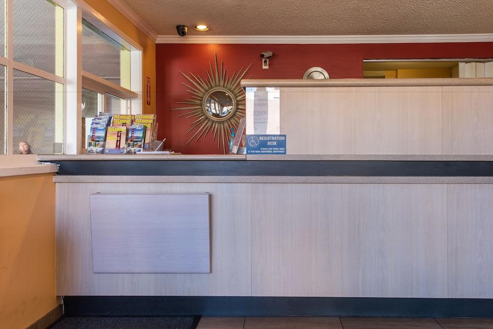 Civic Center Motor Inn photo 2