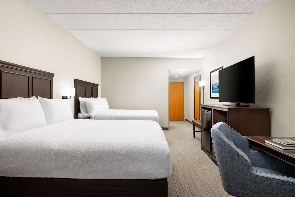 Hampton Inn Columbia photo 26