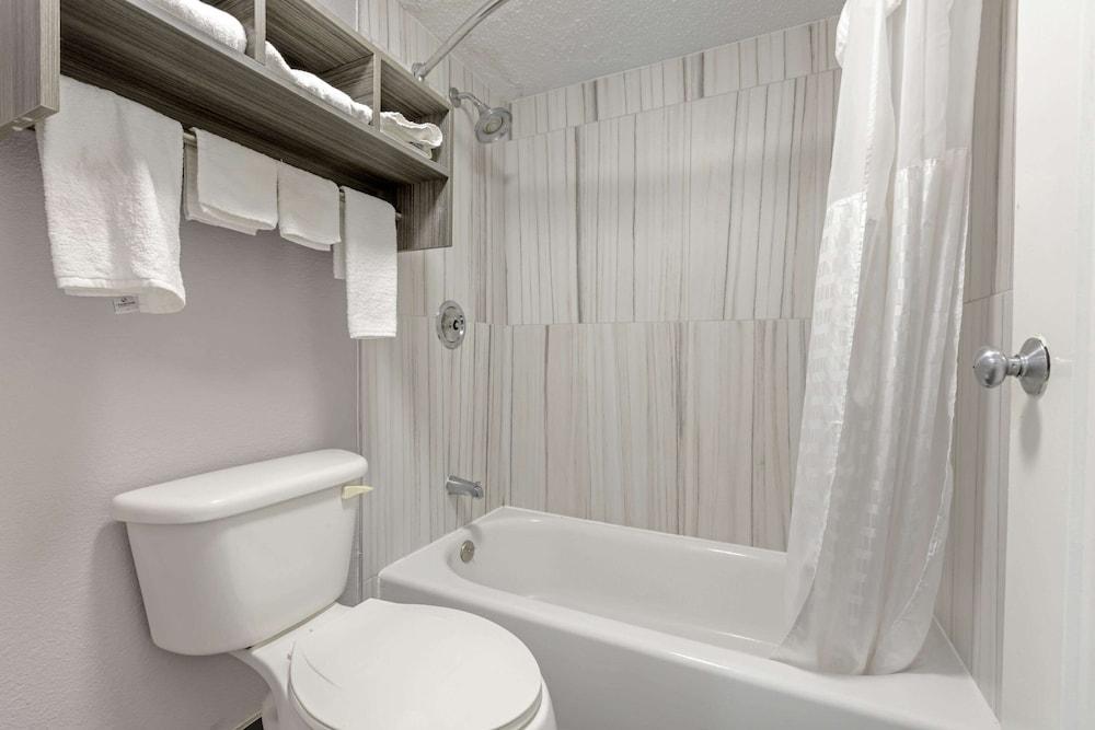 Quality Inn Newberry photo 14