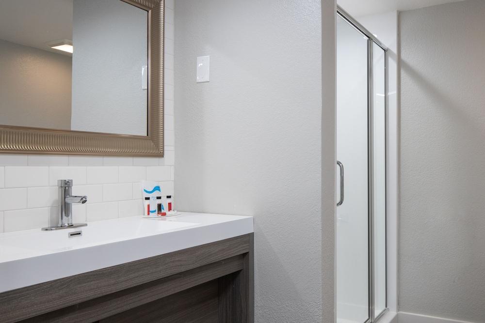 Prodigy Hotel, a Days Inn by Wyndham photo 9