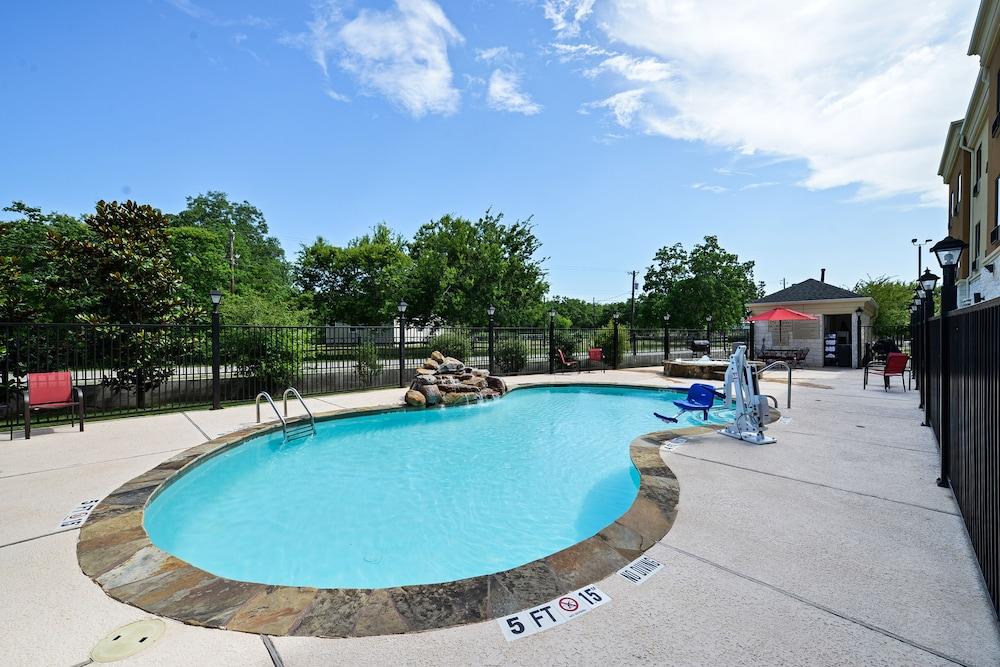 Comfort Suites Bay City East photo 13