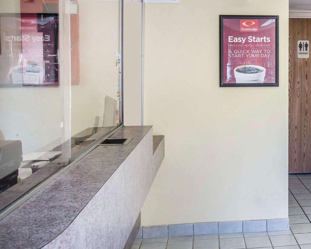 Econo Lodge Jonesboro - Atlanta South photo 23