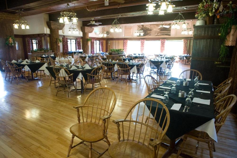 Glacier Park Lodge photo 13