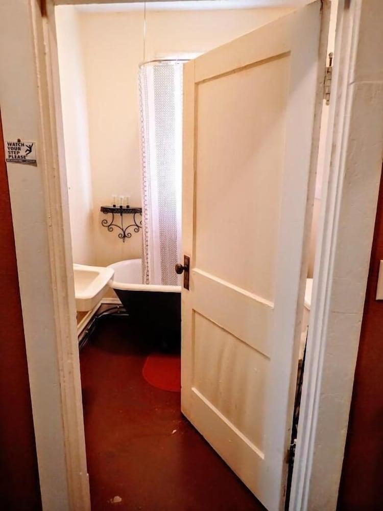 Historic Whiting Hotel Suites photo 58