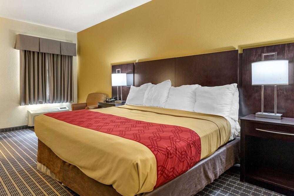 Econo Lodge Brunswick Travel Center photo 3