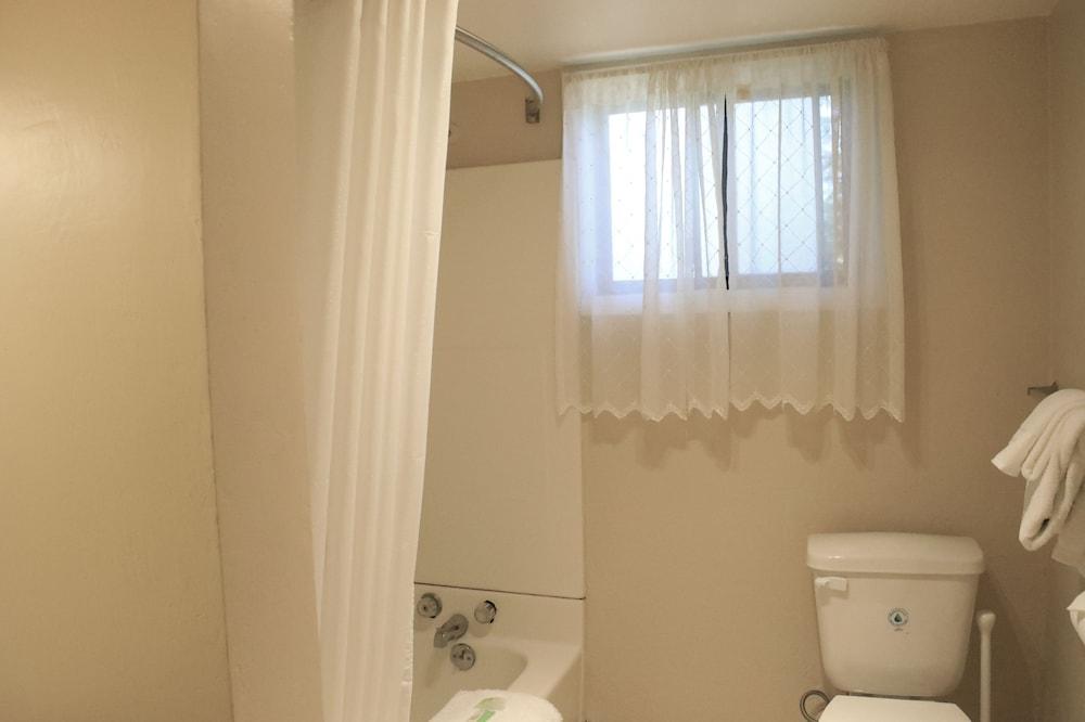 Carmel Resort Inn photo 14