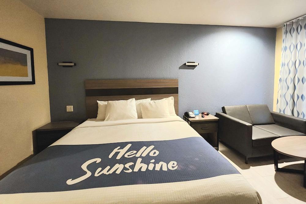 Days Inn by Wyndham Freeport photo 5