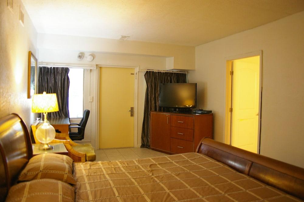Holiday House Motel photo 5