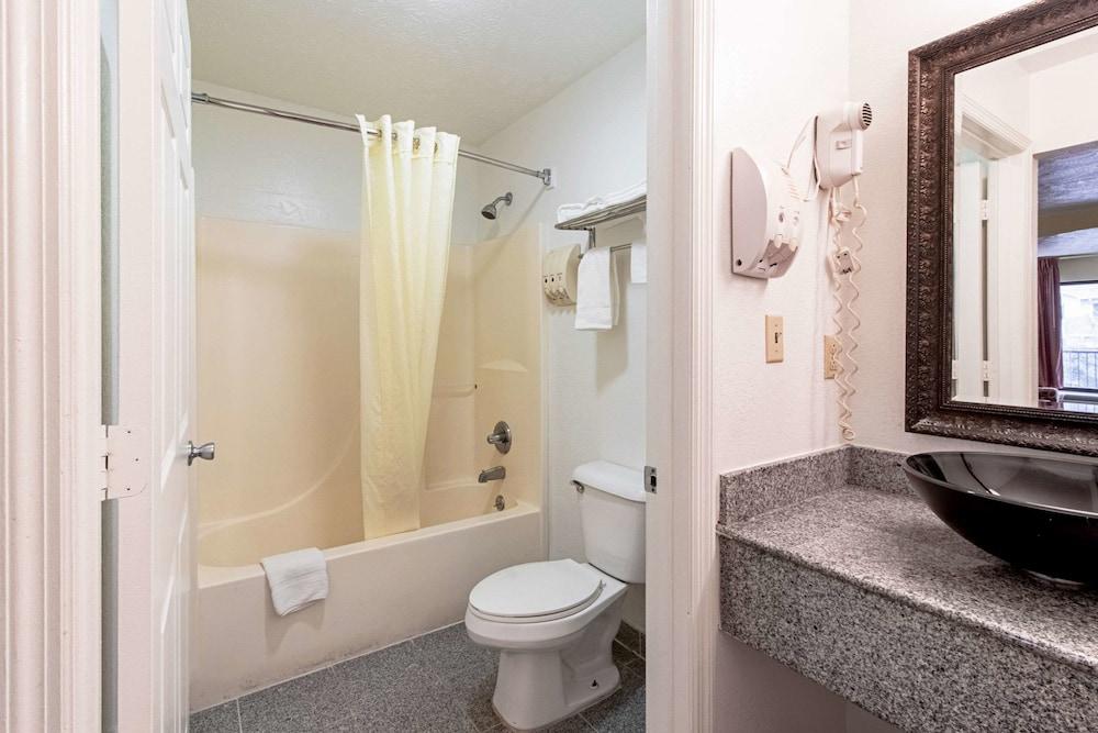 Quality Inn & Suites Dickson photo 15
