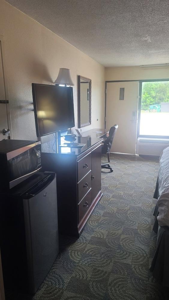 Days Inn by Wyndham Newton MS/I-20 photo 5