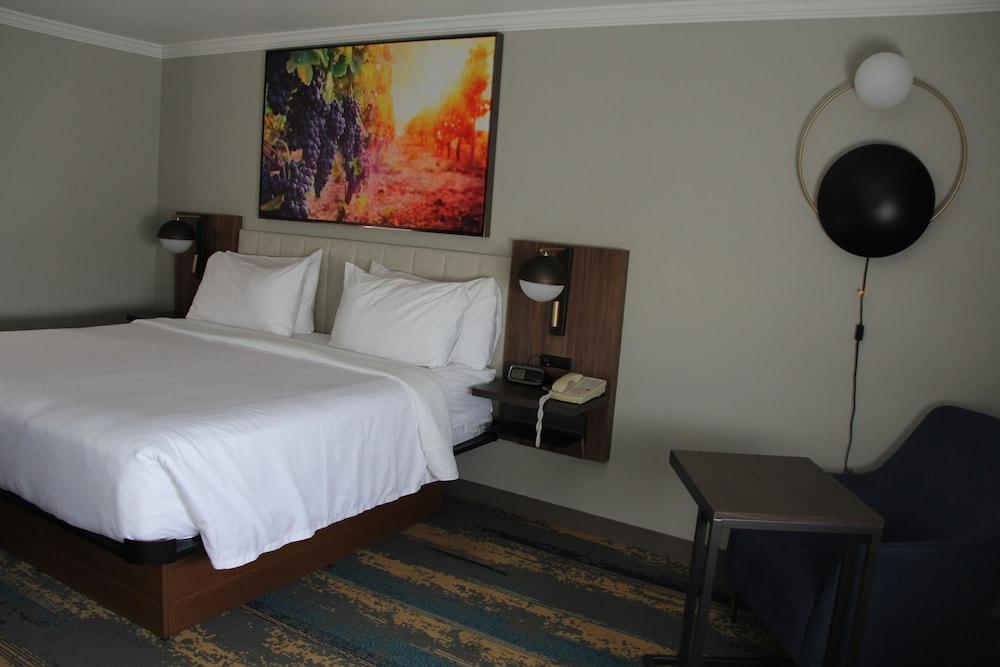 La Quinta Inn & Suites by Wyndham Yakima Downtown photo 22