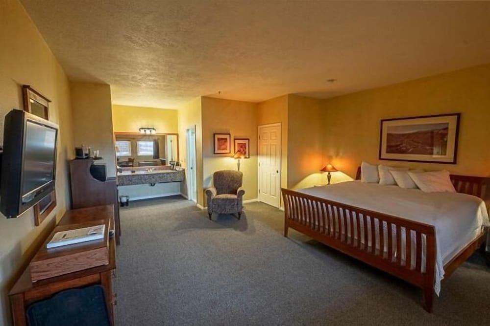 Boulder Mountain Lodge photo 2