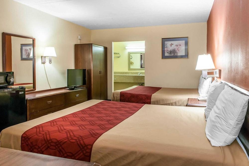 Econo Lodge Seymour photo 50