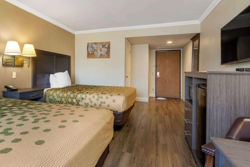 Econo Lodge Moreno Valley photo 18