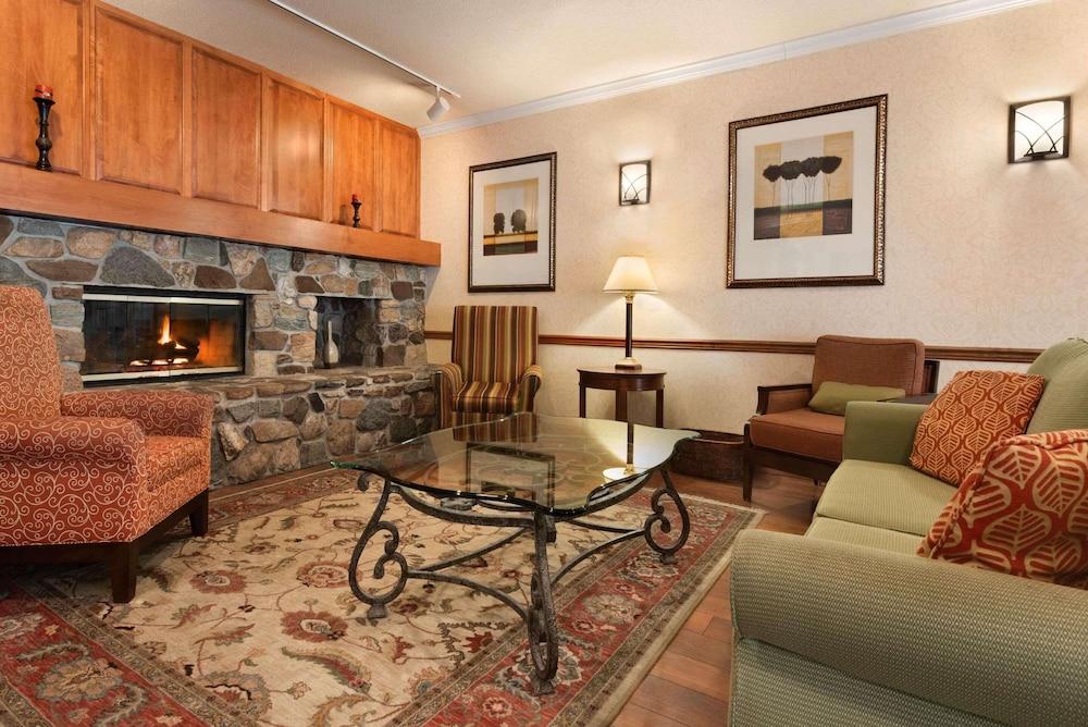 Country Inn & Suites by Radisson, Stevens Point, WI photo 3