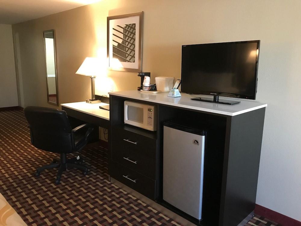 Quality Inn & Suites Middletown - Franklin photo 43