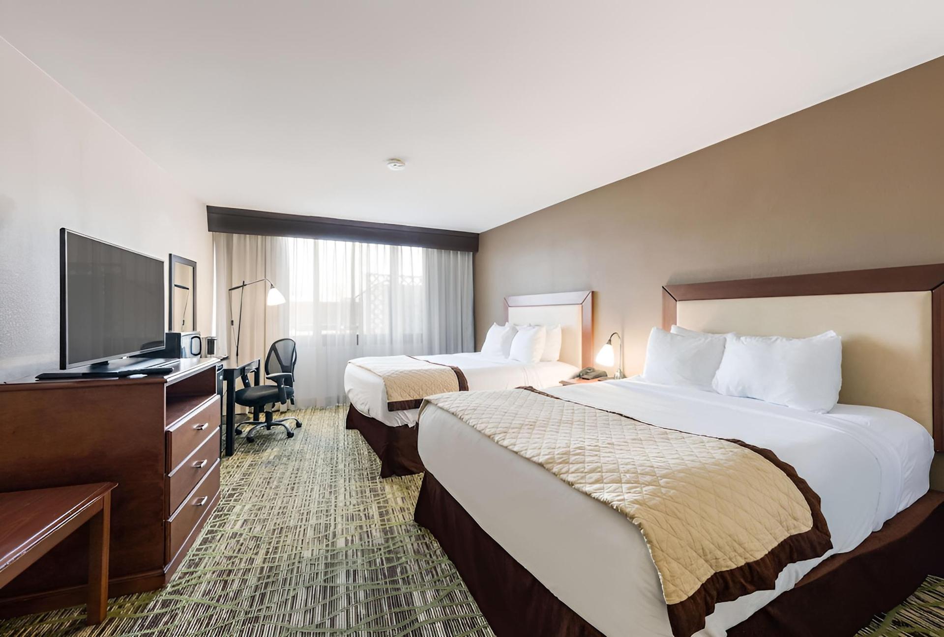 Clarion Hotel & Suites photo 6