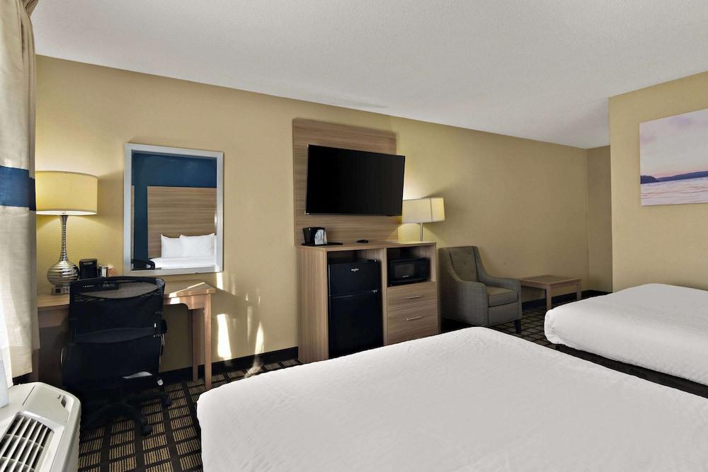 Clarion Pointe Bloomington – Normal near I-55 and University photo 11
