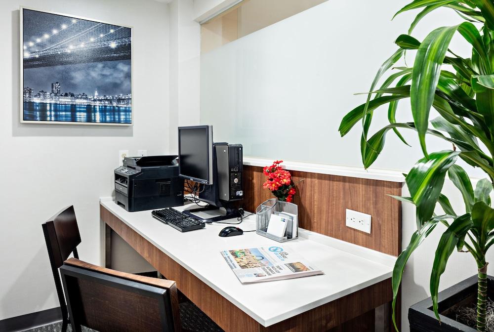 Holiday Inn Express Brooklyn, an IHG Hotel photo 19