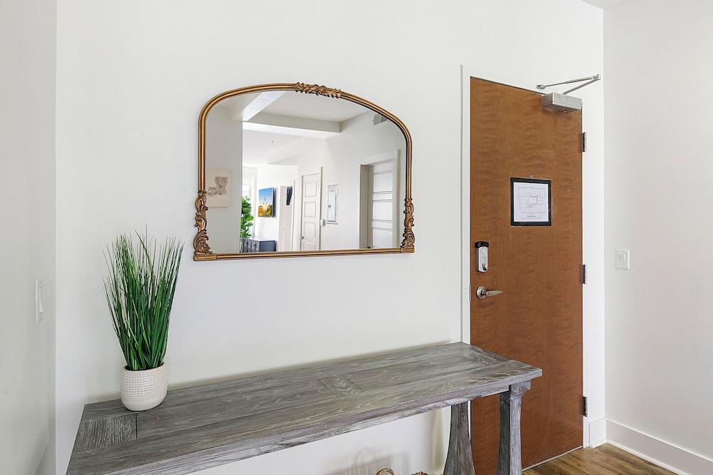 Modern Condos in California Building by Hosteeva photo 2