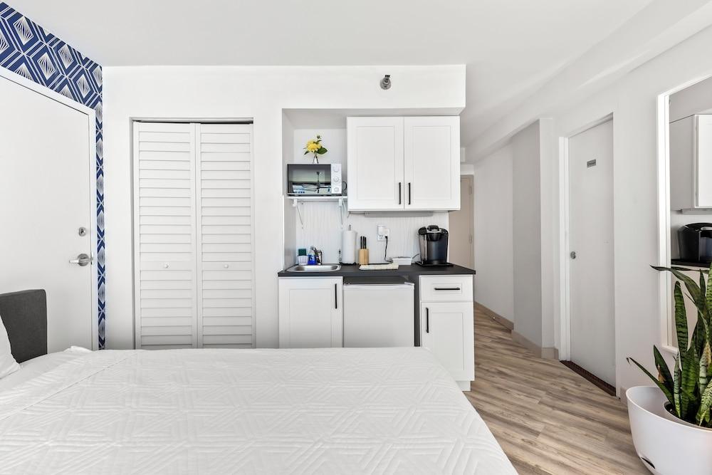 Oceanside Inn Studios by Brightwild photo 76
