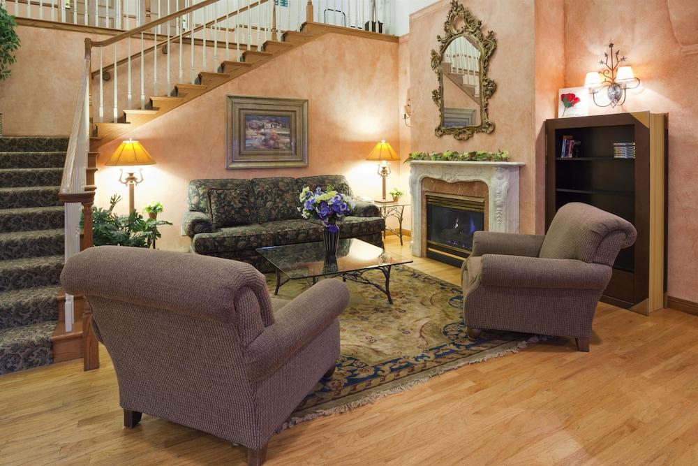 Crossings by GrandStay Inn and Suites photo 13