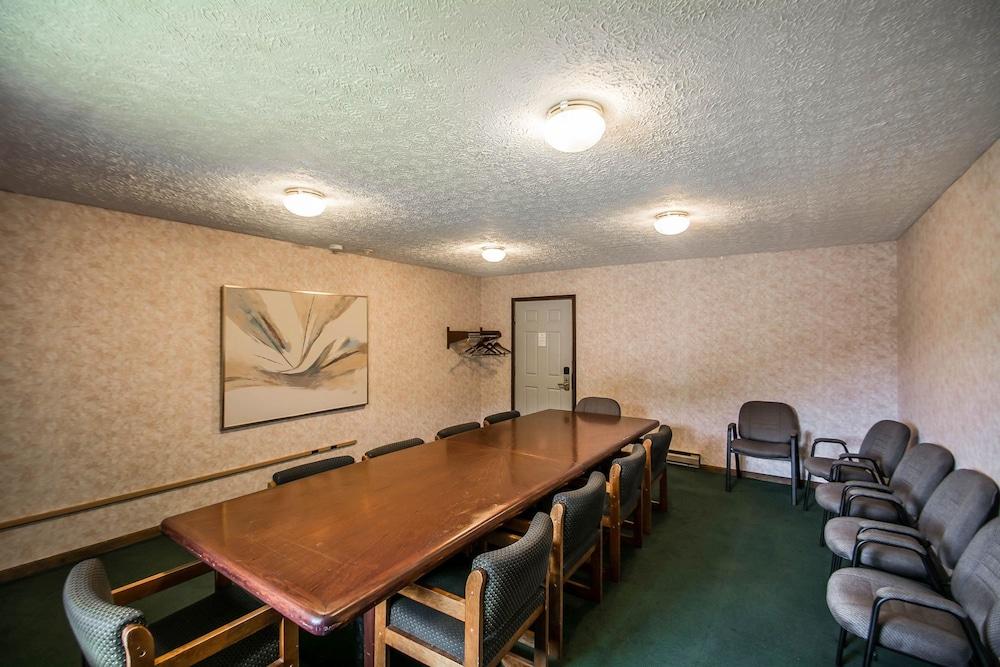 Econo Lodge Hornell photo 35