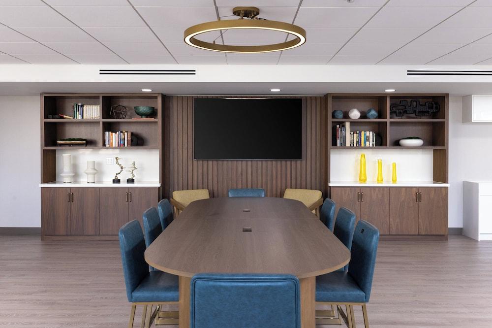 Holiday Inn & Suites Monterey Park Los Angeles by IHG photo 96