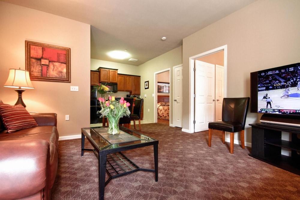 Stratford Suites photo 11