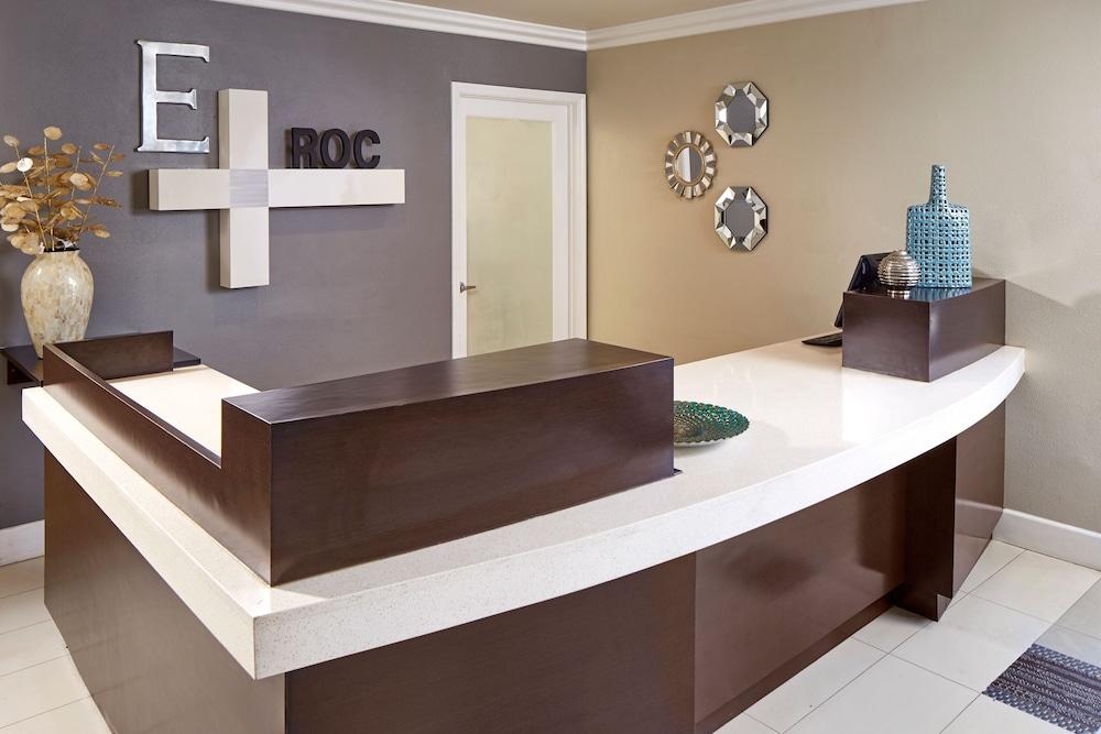 Eden Roc Inn & Suites photo 16
