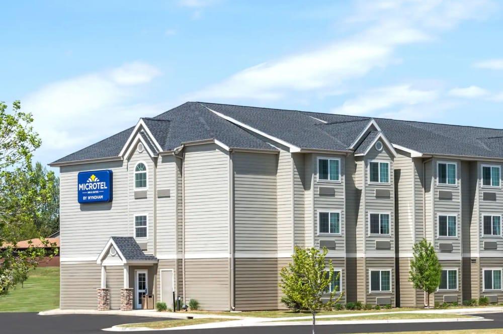 Microtel Inn & Suites by Wyndham Dickinson photo 3