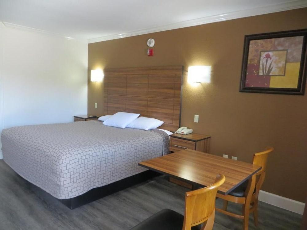 Palace Inn Wayside photo 19