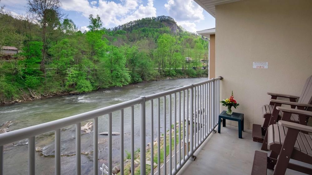 Best Western Plus River Escape Inn & Suites photo 23