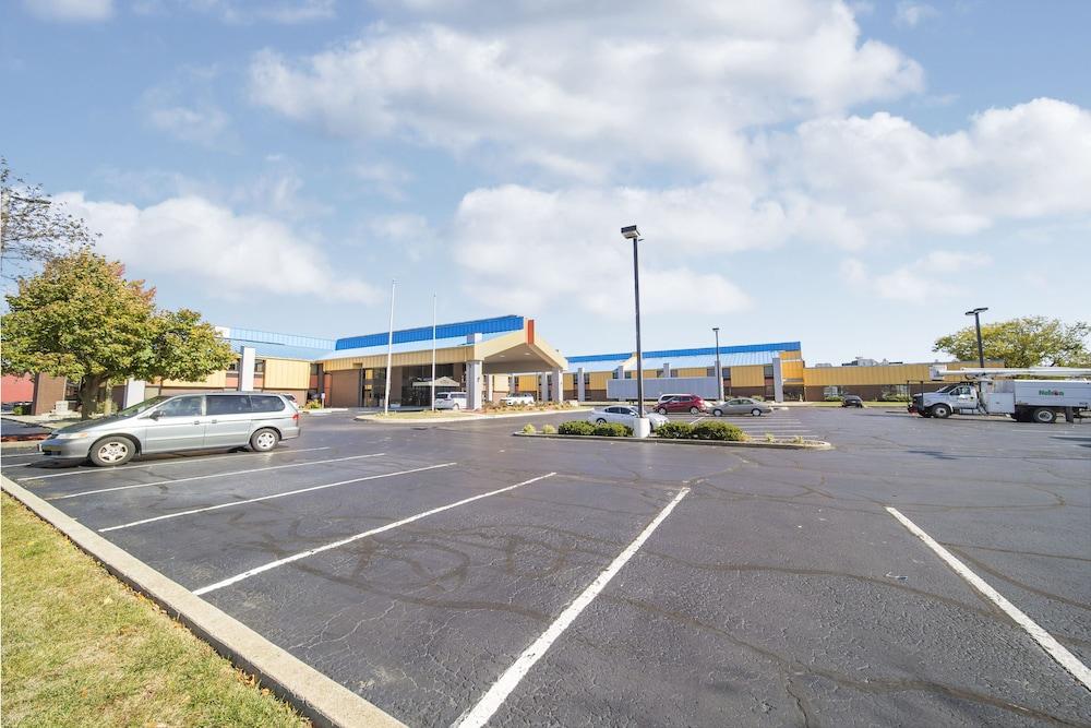 Baymont by Wyndham Muncie Near Ball State University photo 56
