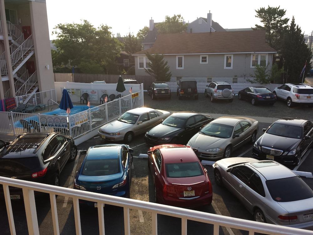 Bay Breeze Motel photo 25