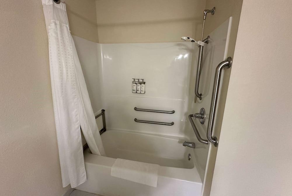 Wingate by Wyndham Newell photo 8