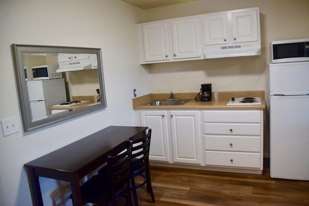 Stay Plus Extended Stay Suites photo 8