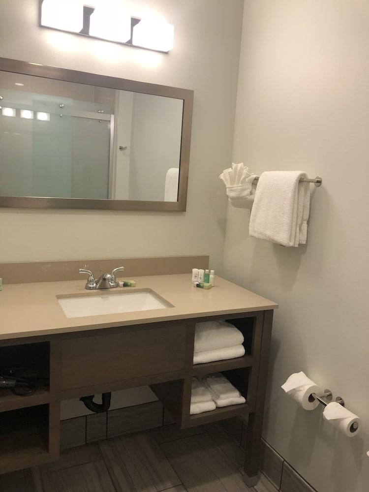 Kodiak Compass Suites photo 14