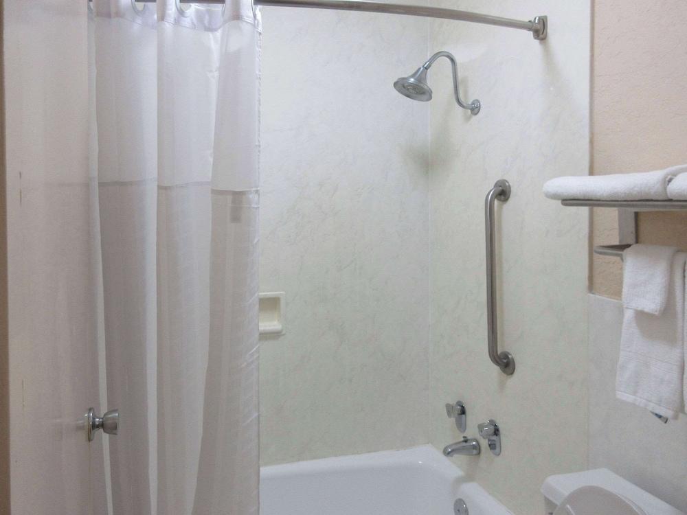 Quality Inn Harriman photo 17