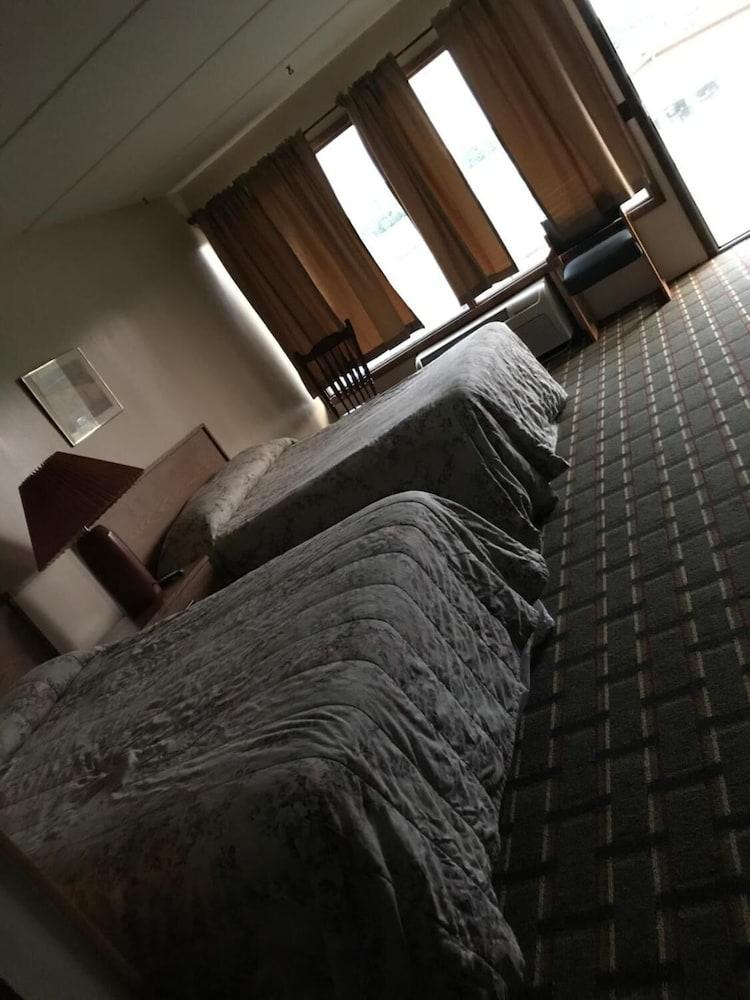 Park n Stay Inn photo 20