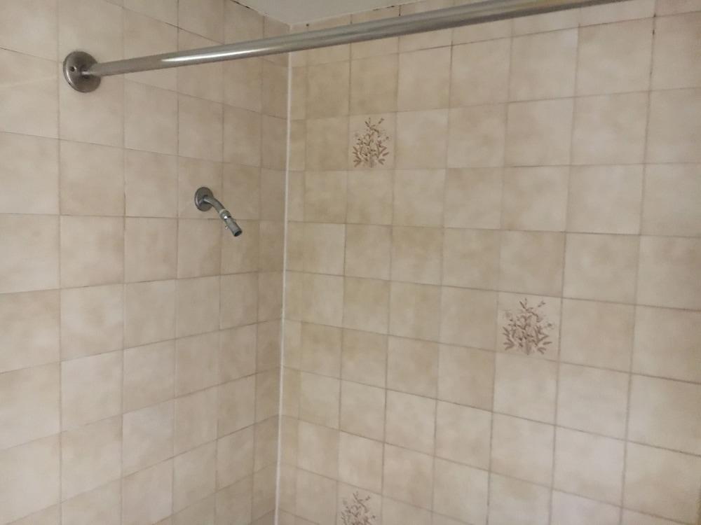 Bellflower Travel Inn photo 51