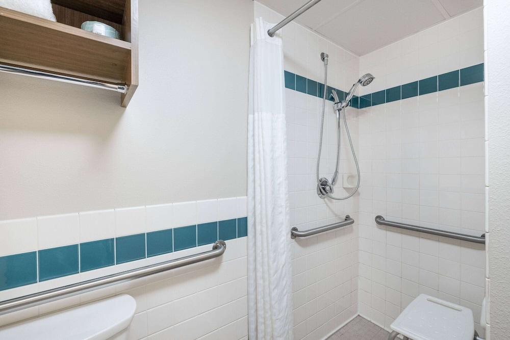 AmericInn by Wyndham Duluth South Black Woods Event Center photo 27