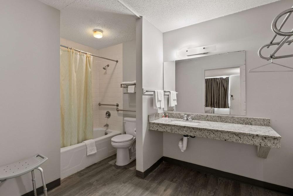 Econo Lodge Clemson - University Area photo 44